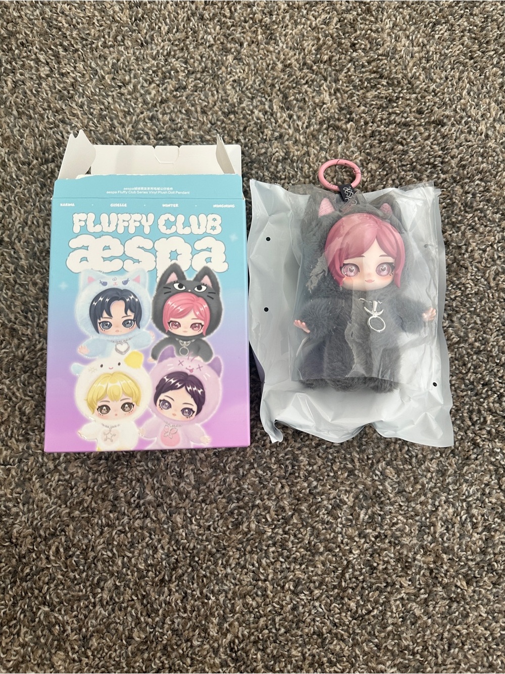 POP MART aespa Fluffy Club Series Vinyl Plush Doll Pendant Blind Box (Giselle)